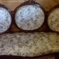 Divano Classico 3 Posti con Schienali a Medaglione