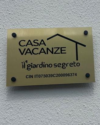 Abitazione con veranda esterna e giardino