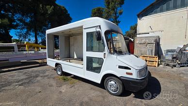 Camioncino paninoteca ambulante