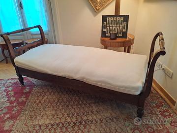 Letto dell'800 con spalliere a barca