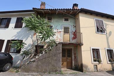 CASA DI CORTE A TRIESTE