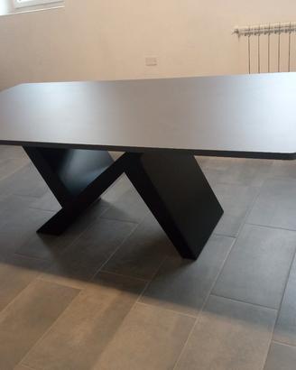 tavolo moderno con base in metallo 110x220