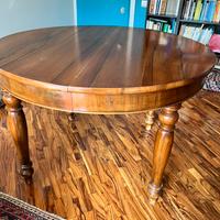Tavolo rotondo in legno massiccio