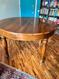 Tavolo rotondo in legno massiccio