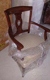 Sedia in legno con braccioli