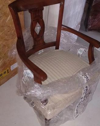 Sedia in legno con braccioli