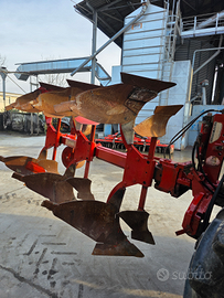 Aratro trivomero variabile