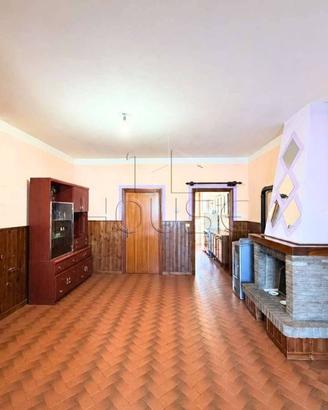 Casa indipendente di 220 m² con più di 5 locali e 