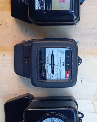 Diversa roba elettrica