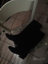 stivali neri in camoscio 