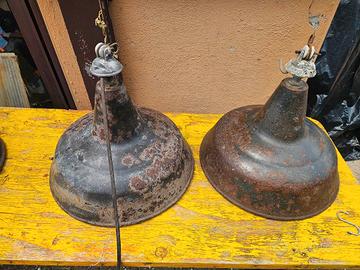 COPPIA LAMPADARI INDUSTRIALI VINTAGE PORCELLANATI