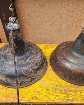 COPPIA LAMPADARI INDUSTRIALI VINTAGE PORCELLANATI