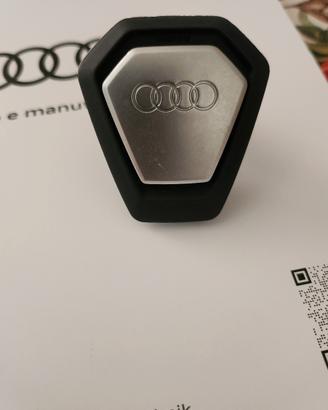 profumatore per auuto marca Audi e portachiave 