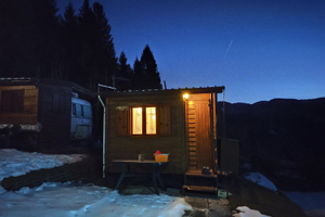 Roulotte e pre-ingresso in legno