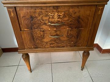 Comodino  fine novecento stile”Luigi”