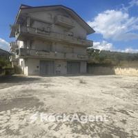 APPARTAMENTO DI AMPIA METRATURA IN BIFAMILIARE