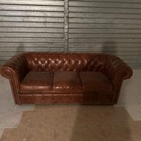 Divano in pelle trapuntato