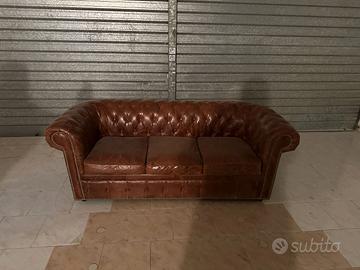 Divano in pelle trapuntato
