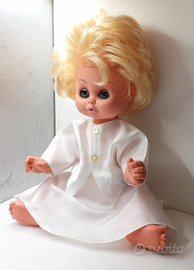 Bambola vintage anni '70 in gomma, occhi cliccanti