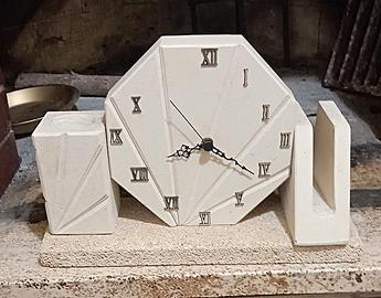 orologio in pietra leccese