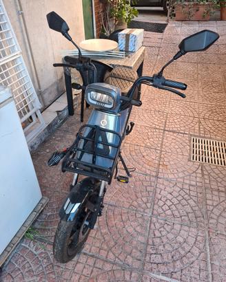 bici scooter elettrico Mergellina