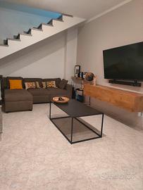 Tavolino nero in metallo opaco – Stile industrial 