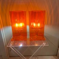 coppia Kartell Take lampada tavolo arancione