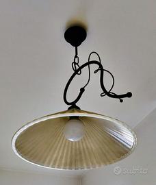 Lampadario in ferro battuto anticato e vetro stile