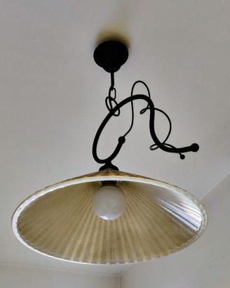 Lampadario in ferro battuto anticato e vetro stile
