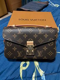 POCHETTE MÉTIS EAST WEST TELA MONOGRAM