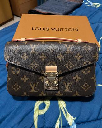 POCHETTE MÉTIS EAST WEST TELA MONOGRAM