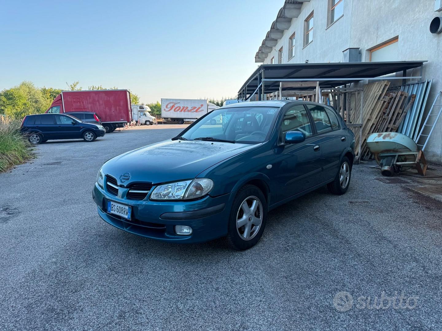 Nissan Almera Tino 2002 photo 4