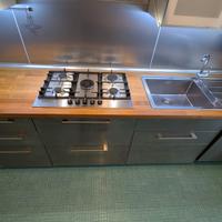 cucina pianale in Legno basi in Acciaio spazzolato