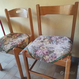 Sedie varie in legno