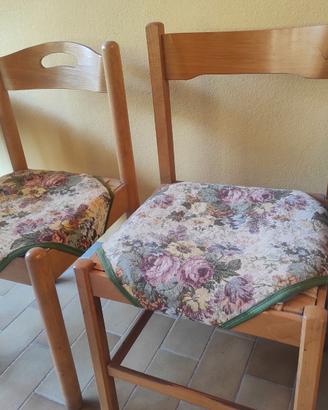 Sedie varie in legno