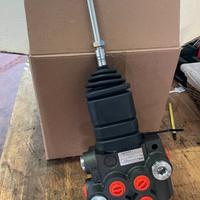 Distributore idraulico  2sezioni 3/8" con joystick