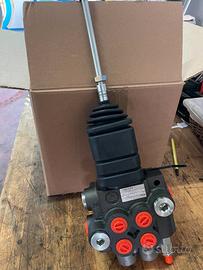 Distributore idraulico  2sezioni 3/8" con joystick
