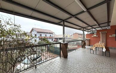 VILLA BIFAMILIARE CON AMPI SPAZI, DUE TERRAZZI E C