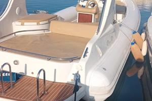 DOMAR D8 – 8,28 M – MERCRUISER 350 MAG – BRAVO ONE