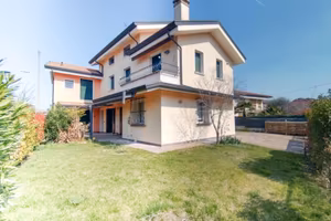 Villa singola con giardino - padova