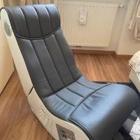 Sedia con casse audio