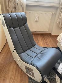 Sedia con casse audio