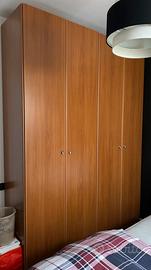 Armadio spazioso in legno