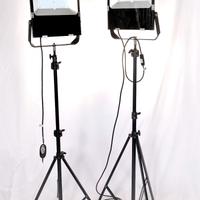 FARI LEDI PROFESSIONALI PER RIPRESE FOTO/VIDEO