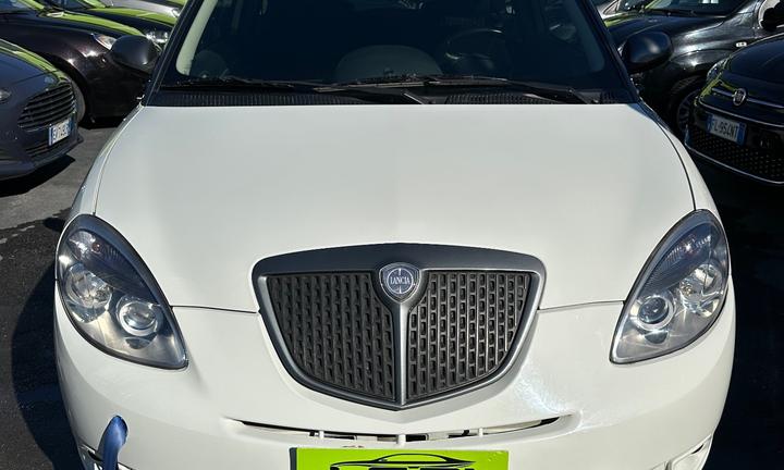 Lancia Ypsilon 1.3 MJT 105 CV Sport MomoDesign