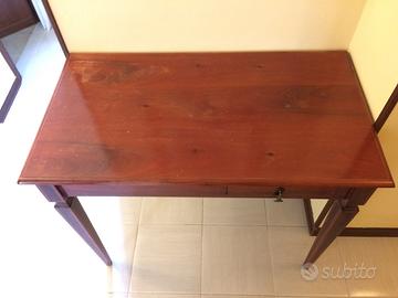 Tavolino in legno pregiato