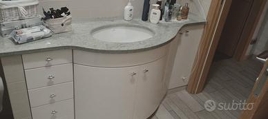 Mobile bagno laccato bianco con piano in marmo