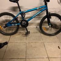 Bicicletta BMX Btwin blu- usata da sistemare