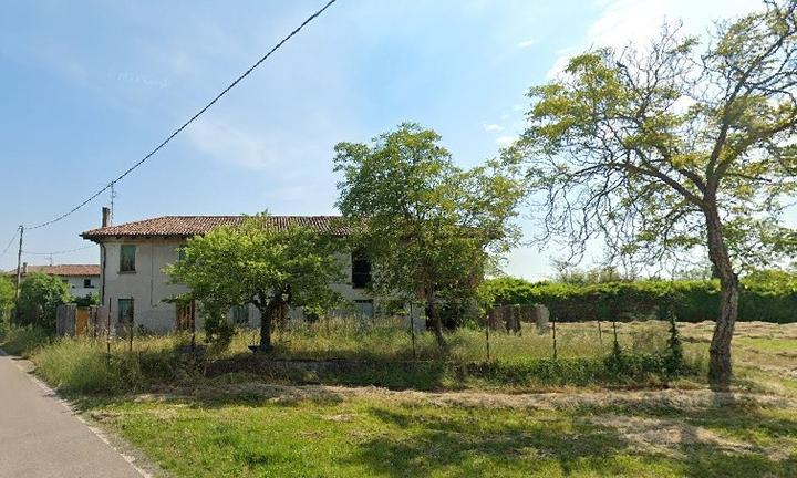 Pozzuolo: casa friulana con terreno edificabile