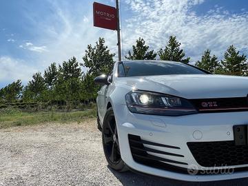 Volkswagen Golf GTI Performance 2.0 TSI 5p. BlueMo